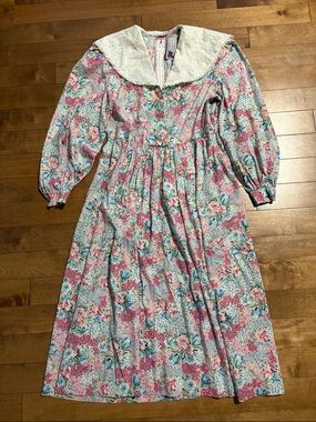 Vintage Floral Midi Dress with Lace Collar and Bubble Sleeves